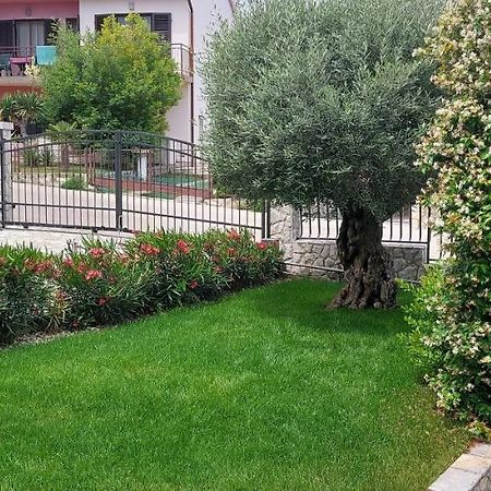 Apartmani Tomislav Крк Екстер'єр фото