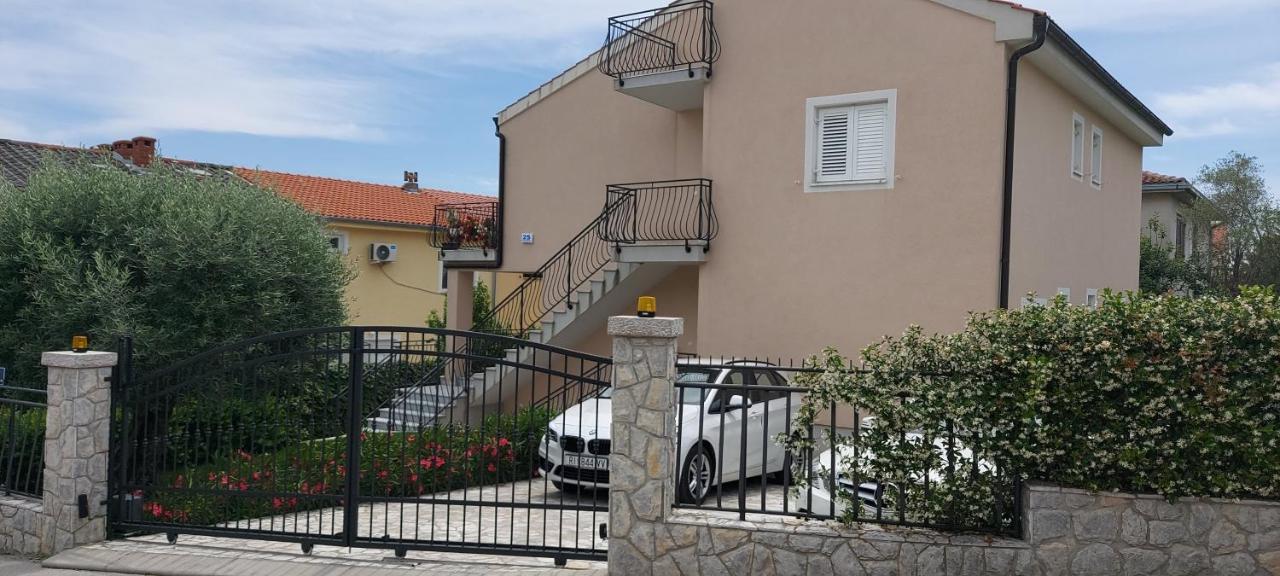 Apartmani Tomislav Крк Екстер'єр фото